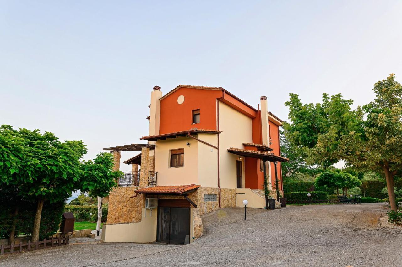 Villa Mariellie Nea Peramos  Exterior photo